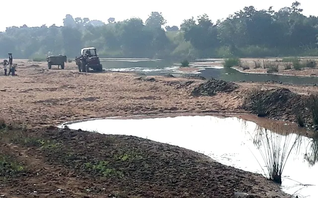 ଛତିଶଗଡ଼ି ମାଫିଆଙ୍କ ଉତ୍ପାତ : ଶୀତୁଆ ରାତିରେ ବଢ଼ୁଛି ବାଲି ଚାଲାଣ