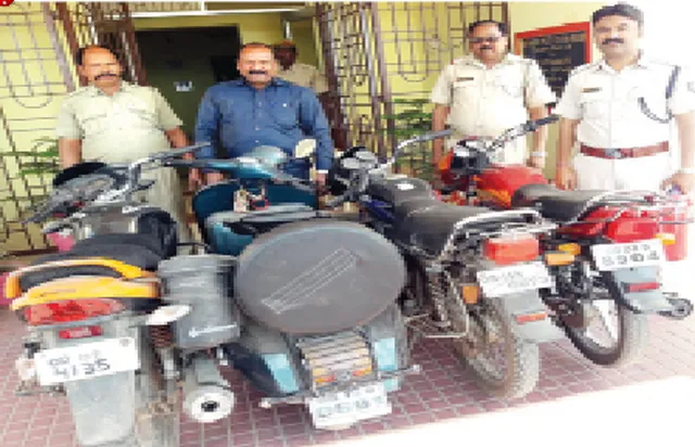 ୪ ବାଇକ୍‌ ଉଦ୍ଧାର, ପୁଲିସ୍‌ କବ୍‌ଜାରେ ନାବାଳକ