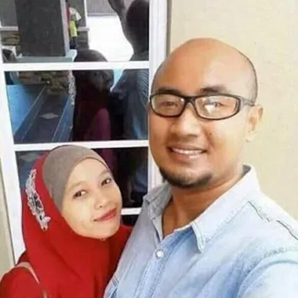 ଏହି ସେଲ୍‌ଫିରେ ଏମିତି କ’ଣ ଅଛି ଯେ ସୋସିଆଲ୍‌ ମିଡିଆରେ ଚହଳ ପକାଇଛି? ଫଟୋ ପଛର କାଚକୁ ଦେଖନ୍ତୁ