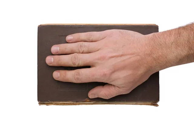 ସତରେ କ’ଣ ଭାରତୀୟ ଅଦାଲତରେ ଗୀତା ଛୁଇଁ ଶପଥ କରିବାର ପ୍ରଥା ରହିଛି?