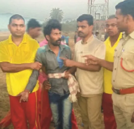 ମୋବାଇଲ ଟାଓ୍ଵାରରେ ଚଢ଼ିଲେ ଯୁବକ