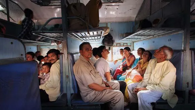 ଏଣିକି ବରିଷ୍ଠନାଗରିକ ଓ ଅନ୍ତସତ୍ତ୍ୱା ମହିଳା ଇ-ଟିକେଟ ଜରିଆରେ ପାଇ ପାରିବେ ଲୋୟର ବର୍ଥ