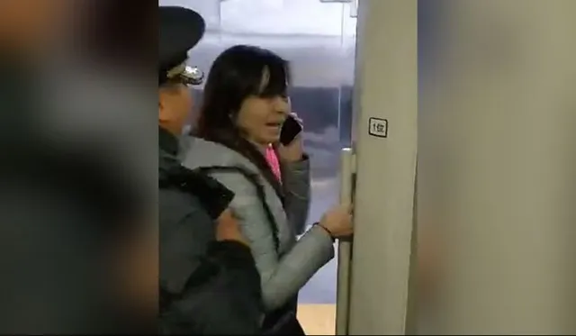 ସ୍ୱାମୀଙ୍କ ପାଇଁ ୧୦ ମିନିଟ୍‌ ଟ୍ରେନ୍‌ ଅଟକାଇ ୨୦ହଜାର ଜରିମାନା ଦେଲେ ଶିକ୍ଷୟିତ୍ରୀ, ଲୋକେ କହିଲେ ଏହା କମ୍‌ ପଡ଼ିଲା