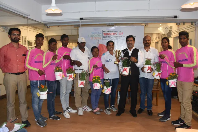 ‘ଏକ ଭାରତ ଶ୍ରେଷ୍ଠ ଭାରତ’ ନୌଚାଳନା:ଫୁଲଗଚ୍ଛରେ ବିଜେତାଙ୍କୁ ସମ୍ବର୍ଧନା