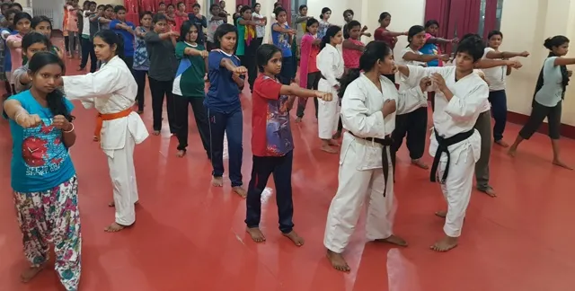 ଆତ୍ମରକ୍ଷା ପ୍ରଶିକ୍ଷଣ: ସାମଗ୍ରିକ ବ୍ୟକ୍ତିତ୍ୱ ବିକାଶର ମାଧ୍ୟମ