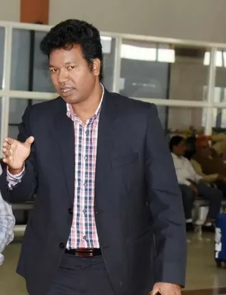 ରାଜନୀତି କରିବେ ଲାଜରୁସ୍‌