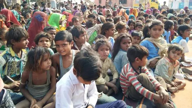 ସାହରିଆ ଜନଜାତିର ମହିଳାଙ୍କ ପାଇଁ ମୋବାଇଲ ନିଷେଧ କଲା ପଞ୍ଚାୟତ