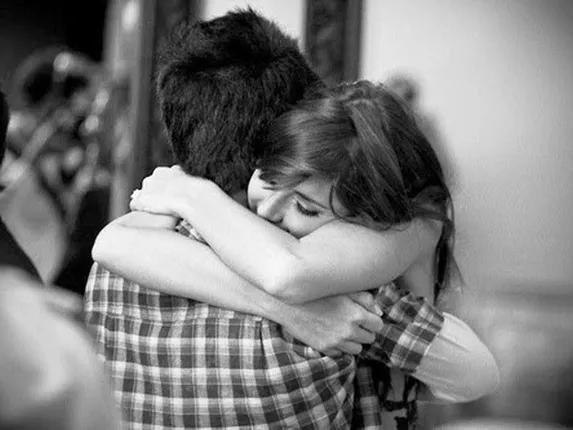 ଆଜି ହଗ୍‌ ଡେ ! ଜାଣନ୍ତୁ ଆଲିଙ୍ଗନ କରିବାର ଫାଇଦା କ'ଣ