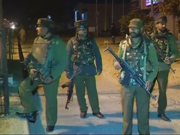 ଜମ୍ମୁ ଓ କଶ୍ମୀର: ସୁଞ୍ଜଓ୍ଵାନ୍‌ ଆର୍ମି କ୍ୟାମ୍ପ୍‌ ଉପରେ ଆତଙ୍କବାଦୀଙ୍କ ଆକ୍ରମଣ: ତିନି ଆହତ