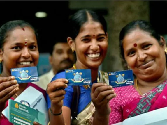 ଅର୍ଦ୍ଧାଧିକ ଜନଧନ ଆକାଉଣ୍ଟ୍‌ଧାରୀ ହେଉଛନ୍ତି ମହିଳା