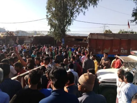 ଚା ଦୋକାନ ଉପରକୁ ଟ୍ରକ୍‌ ମାଡ଼ିଗଲା, ୮ ମୃତ