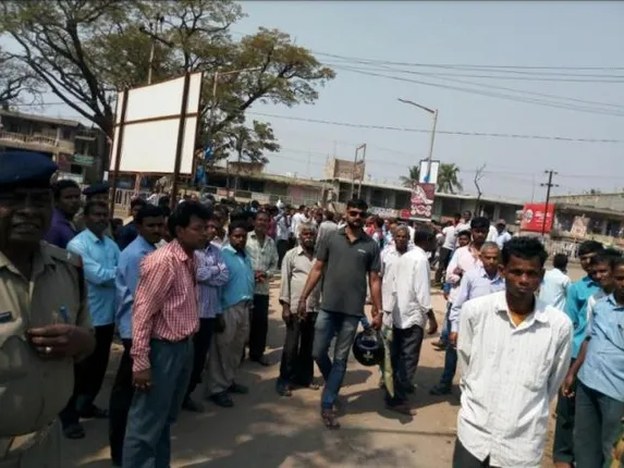 ଭଦ୍ରକ ଜିଲ୍ଲାପାଳଙ୍କ କାର୍ଯ୍ୟାଳୟ ସମ୍ମୁଖରେ ମିିଳିତ ଶ୍ରିମକ ସଂଗଠନର ବିକ୍ଷୋଭ