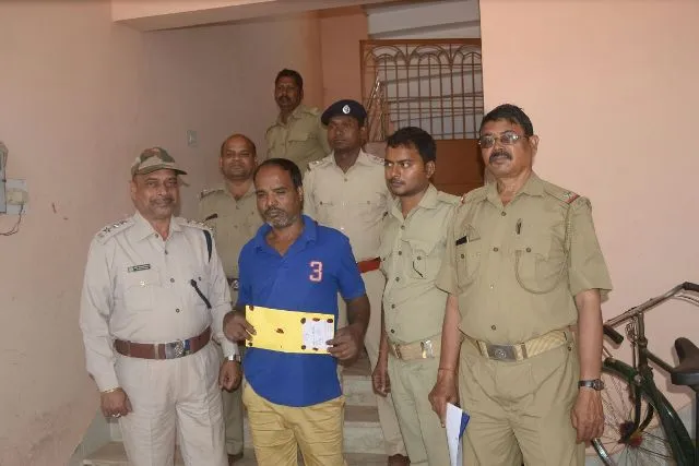 କୌଳିକ ବୃତ୍ତି ବ୍ରାଉନ୍‌ସୁଗାର: ପୁଅ ପରେ ବାପା ଗିରଫ