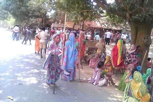 ସୀମା ବିବାଦରୁ ଦୁଇ ଗାଁ ଅଶାନ୍ତ : ବୋମା ମାଡ଼ରେ ଆଠ ଆହତ