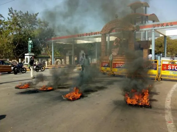 ଆରଡି ଦ୍ୱିତୀୟ କ୍ୟାମ୍ପସ ପ୍ରସଙ୍ଗକୁ ନେଇ ଏବିଭିପି ପକ୍ଷରୁ ବାଣୀବିହାରରେ ଜାତୀୟ ରାଜପଥ ଅବରୋଧ