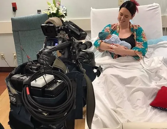 ସୋ’ ଲାଇଭ୍‌ ଚାଲିଥିବା ବେଳେ ଶିଶୁକୁ ଜନ୍ମ ଦେଲେ ରେଡିଓ ଜକି