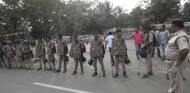 ବିଜେପି କାର୍ଯ୍ୟାଳୟ ସମ୍ମୁଖରେ ପୁଲିସ ମୁତୟନ