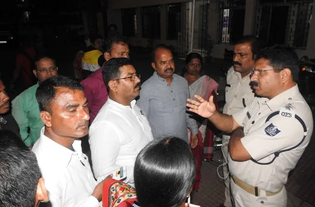 ଉତ୍କଳ ବିଶ୍ୱବିଦ୍ୟାଳୟରେ ଗଣ୍ଡଗୋଳକୁ ନେଇ ସହିଦ୍‌ ନଗର ଥାନରେ ଉତ୍ତେଜନା