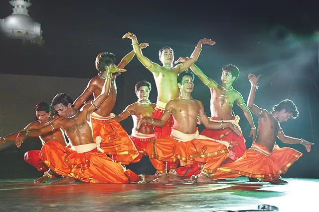 ଆରମ୍ଭ ହେଲା ଧଉଳି କଳିଙ୍ଗ ମହୋତ୍ସବ : ଶାନ୍ତି ସ୍ତପରେ ସ୍ୱର ଓ ଛନ୍ଦର ସମାହାର