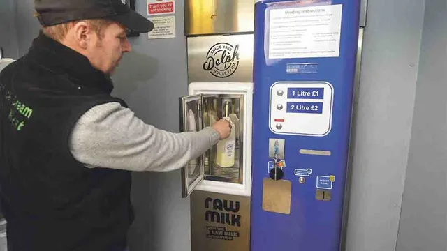 ବଜାରକୁ ଆସିଲାଣି ମିଲ୍କ ଏଟିଏମ୍‌ : କ୍ୟାସଲେସ୍‌ ବ୍ୟବସ୍ଥାରେ ହୋଇପାରିବ କ୍ଷୀର କିଣାବିକା 