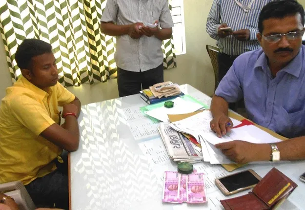 ଲାଞ୍ଚ ନେଇ ଧରାପଡ଼ିଲେ ଜିଆର୍‌ଏସ୍‌