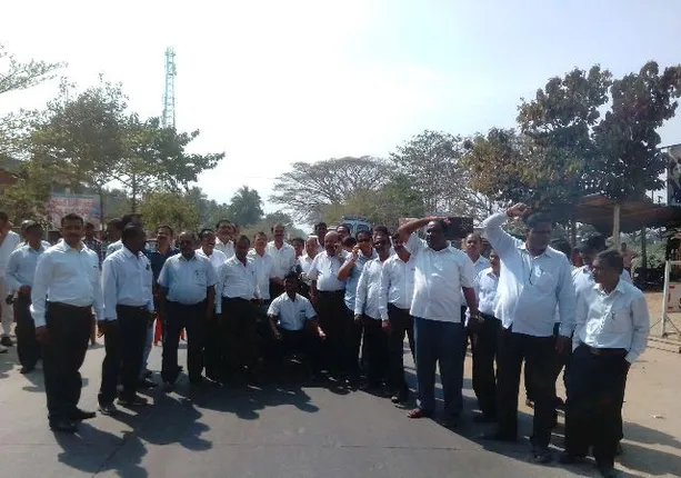 କଟକ-ପାରାଦୀପ ରାସ୍ତାରେ ମର୍ମନ୍ତୁଦ ଦୁର୍ଘଟଣା : ଆଇନଜୀବୀ ମୃତ, ଚାଳକ ଗୁରୁତର