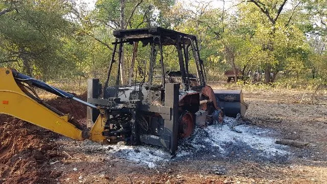 ୧୦ ଗାଡ଼ି ପୋଡ଼ିଲେ ନକ୍ସଲ