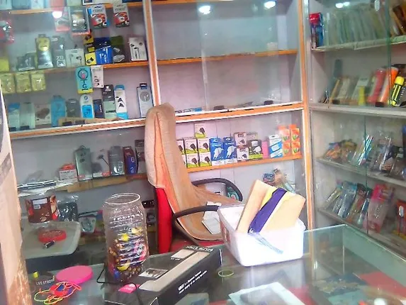 ମୋବାଇଲ୍‌ ଦୋକାନରୁ ଲୁଟ୍‌