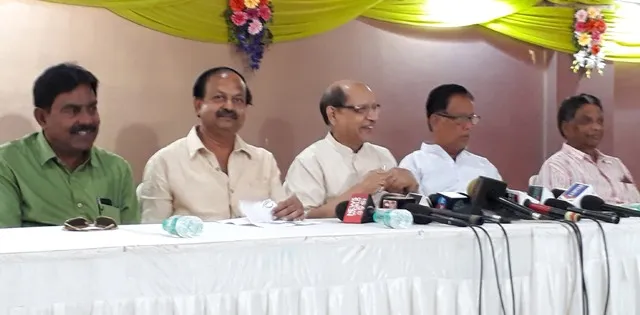 ଧର୍ମେନ୍ଦ୍ରଙ୍କ ଡି-ବ୍ରଦର୍ସ ସହ ଲିଙ୍କ୍‌ କଥା ଉଠାଇଲା ବିଜେଡି