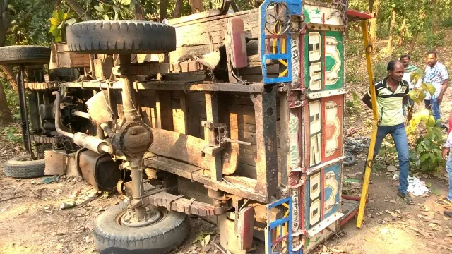 ବାହାଘର ଗାଡ଼ି ଦୁର୍ଘଟଣାଗ୍ରସ୍ତ: ଜଣେ ମୃତ, ୩୫ ଆହତ