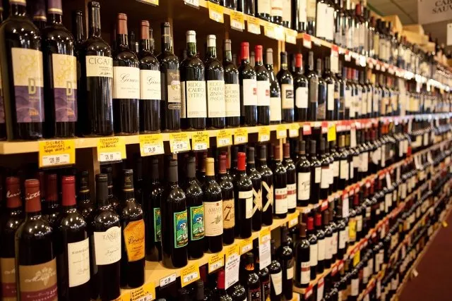 ରୋଷେଇ ଘରୁ ୧୨ ପେଟି ମଦ ଜବତ