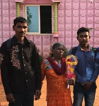 ସୁମିତ୍ରାଙ୍କୁ ଫେରାଇନେଲେ ସ୍ୱାମୀ ଓ ପୁଅ