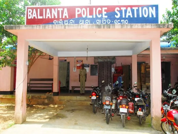 ପୁଲିସ ଅଧିକାରୀଙ୍କୁ ପ୍ରାଣାନ୍ତକ ଆକ୍ରମଣ ଘଟଣା : ଦୁଇ ପରିବାରର ୭ ଜଣଙ୍କ ନାମରେ ମାମଲା