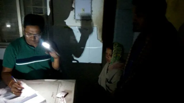 ଅନ୍ଧାରରେ ବାଲିପାଟଣା ଗୋଷ୍ଠୀ ସ୍ୱାସ୍ଥ୍ୟକେନ୍ଦ୍ର : ମୋବାଇଲ ଟର୍ଚରେ ରୋଗୀ ଦେଖା, ଓ୍ଵାର୍ଡରେ ମହମବତି ଭରସା