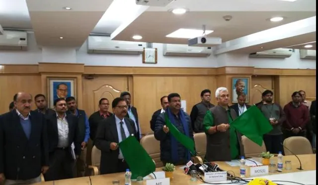 ସମ୍ବଲପୁର ଦେଇ ରାଜଧାନୀ ଏକ୍ସପ୍ରେସ ଚଳାଚଳକୁ ଉଦ୍‌ଘାଟନ କଲେ ମନ୍ତ୍ରୀ ଧର୍ମେନ୍ଦ୍ର ପ୍ରଧାନ, ମନୋଜ ସିହ୍ନା