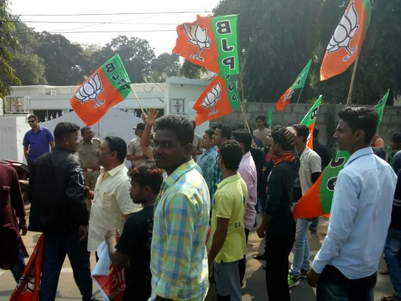 ପାଣ୍ଡିଆନଙ୍କ ବାସଭବନ ଉପରେ ଆକ୍ରମଣ ଘଟଣା: ଏକାଠି ହେଲେ ଆଇଏଏସ୍‌ ଅଧିକାରୀ