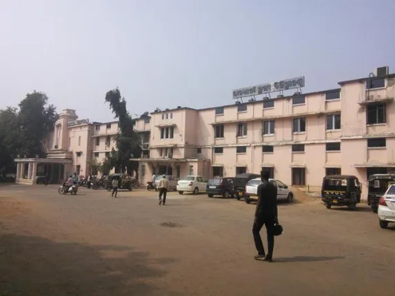 ରୋଗୀ ମୃତ୍ୟୁରୁ କ୍ୟାପିଟାଲ ହସ୍ପିଟାଲରେ ଉତ୍ତେଜନା : ପୁଲିସକୁ ପିଟିଲେ, ୨ ଆହତ