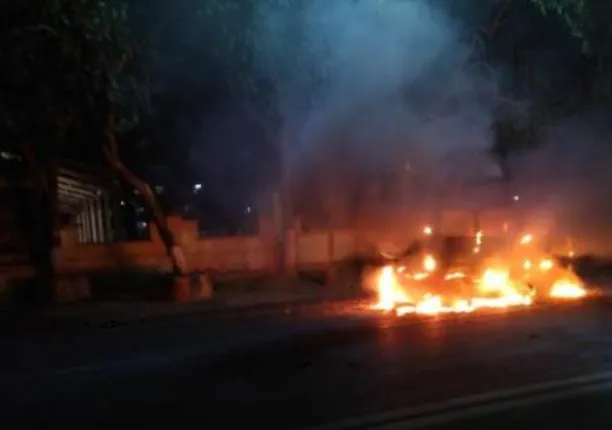 ନିଆଁ ଲାଗି ଜଳିଗଲା କାର