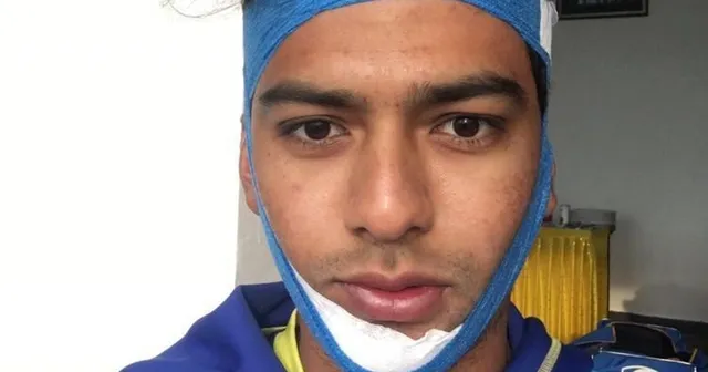 ଫଟା ଥୋଡ଼ିିରେ ଶତକ