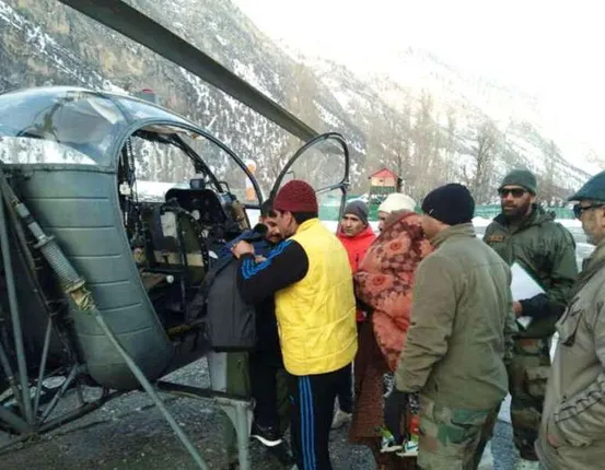 ଖରାପ ପାଗକୁ ଖାତିର ନ କରି ରୋଗଗ୍ରସ୍ତ ପିଲାକୁ ସାହାଯ୍ୟ କରିବା ପାଇଁ ପହଞ୍ଚିଲା ଏୟାରଫୋର୍ସ