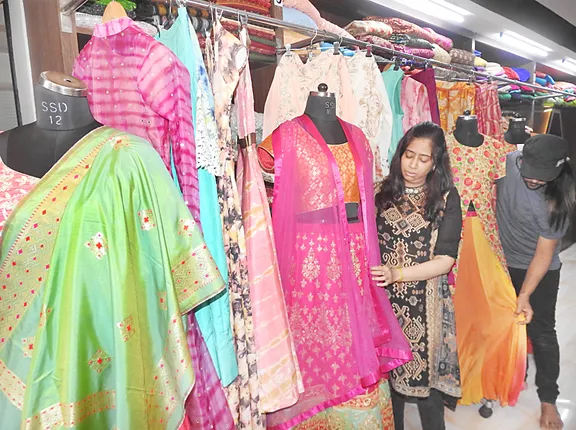 ହୋଲି ପାଇଁ ଶ୍ୱେତା ପାରେଖଙ୍କ ସ୍ୱତନ୍ତ୍ର ପୋଷାକ