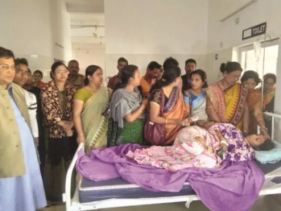 ମୁଖ୍ୟମନ୍ତ୍ରୀଙ୍କ ସଭାମଞ୍ଚକୁ ଅଣ୍ଡାମାଡ଼ ଘଟଣା : ସ୍ୱାମୀ ଗିରଫ, ପତ୍ନୀଙ୍କ ବିରୋଧରେ ମାମଲା