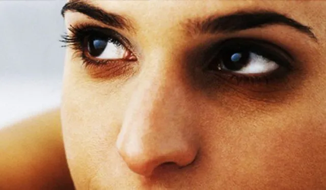 ଘରୋଇ ଉପଚାର ଦ୍ୱାରା ଦୂର କରନ୍ତୁ ଆଖିତଳ କଳାଦାଗ