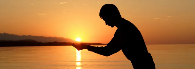 ସୂର୍ଯ୍ୟଙ୍କୁ ଜଳ ଅର୍ପଣ ବେଳେ ଭୁଲ୍‌ରେ ବି କରନ୍ତୁନି ଏହି ସବୁ ତ୍ରୁଟି