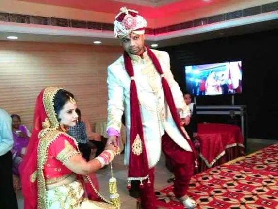 ଆତ୍ମହତ୍ୟା ପୂର୍ବରୁ ଯୁବକ ଲିପ୍‌ଷ୍ଟିକ୍‌ରେ କାନ୍ଥରେ ଲେଖିଲେ,‘ଆଇ ଲଭ୍‌ ୟୁ’ ଓ ମୋର ମୃତ୍ୟୁର କାରଣ ମୋ ପତ୍ନୀ