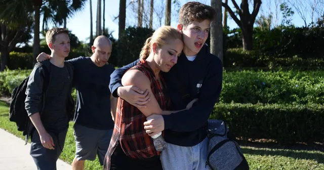 ଫ୍ଲୋରିଡ଼ା ସ୍କୁଲ୍‌ ହତ୍ୟାକାଣ୍ଡ: ପୂର୍ବତନ ଛାତ୍ରଙ୍କ ଗୁଳିଚୋଟରେ ୧୭ ନିହତ