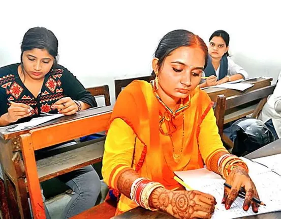 ବିବାହ ମଣ୍ଡପରୁ ପରୀକ୍ଷା ଦେବା ପାଇଁ ଗଲେ କନ୍ୟା, ବିଦା ପାଇଁ ୩ ଘଣ୍ଟା ଅପେକ୍ଷା କଲେ ବର