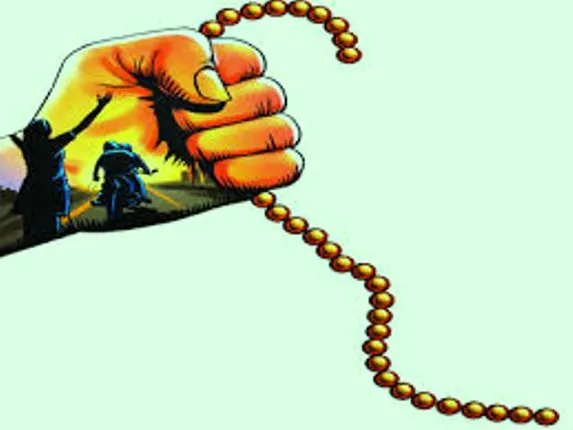 ଫେସ୍‌ବୁକ୍‌ ଫ୍ରେଣ୍ଡ୍‌ଙ୍କୁ ଘରକୁ ଡାକି ସୁନା ଚେନ୍‌ ହରାଇଲେ ଯୁବତୀ