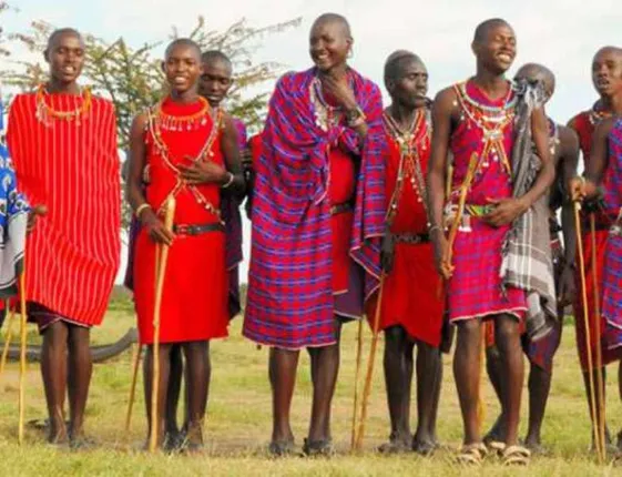 ନିଆରା ପରମ୍ପରା : ସମ୍ମାନ ଜଣାଇବା ପାଇଁ ପରସ୍ପର ଉପରକୁ ଛେପ ଫିଙ୍ଗନ୍ତି