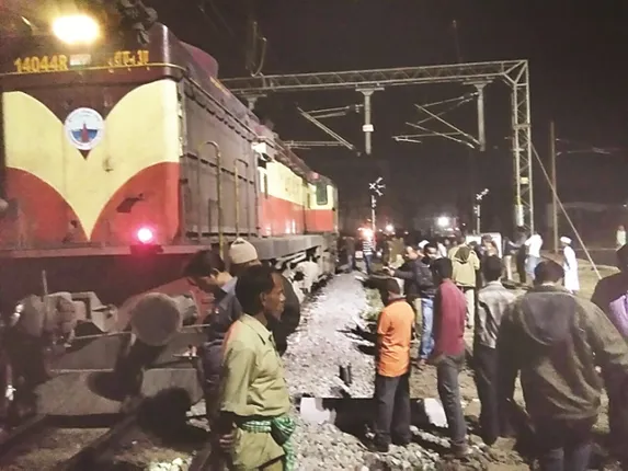 ଧାରଣାରୁ ଖସିଲା ଟ୍ରେନ ଇଞ୍ଜିନ୍‌